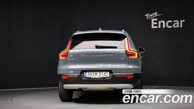 Volvo XC40 2021 — photo 4