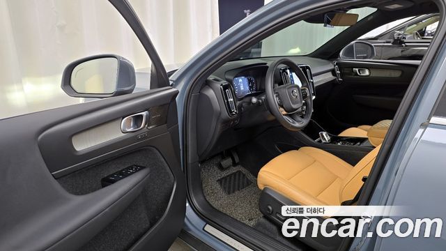Volvo XC40 2021 — photo 13