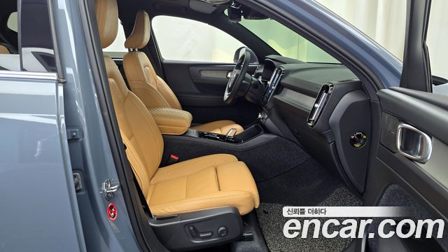 Volvo XC40 2021 — photo 17
