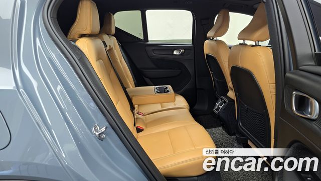 Volvo XC40 2021 — photo 18