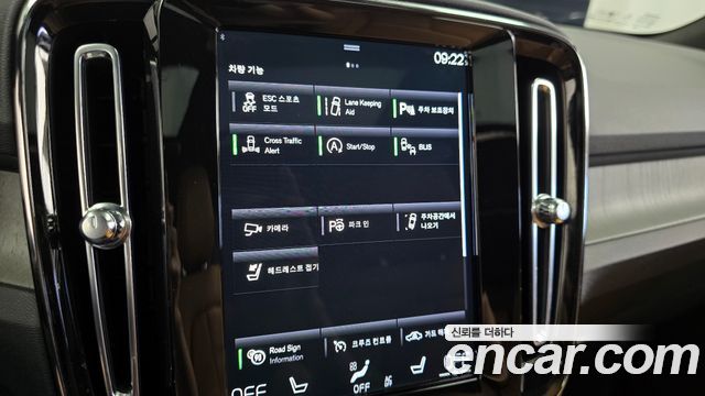 Volvo XC40 2021 — photo 22