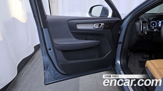 Volvo XC40 2021 — photo 14