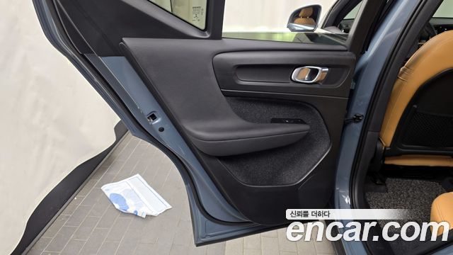 Volvo XC40 2021 — photo 15