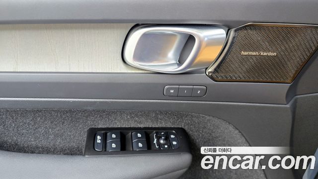 Volvo XC40 2021 — photo 28