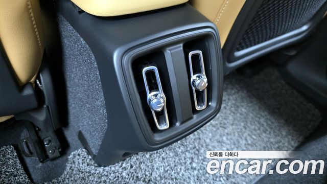 Volvo XC40 2021 — photo 31
