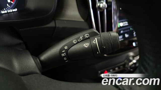 Volvo XC40 2021 — photo 33