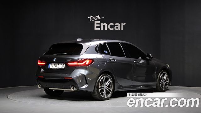 BMW 1-Series 2021 — photo 2