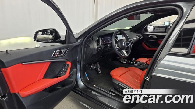 BMW 1-Series 2021 — photo 13