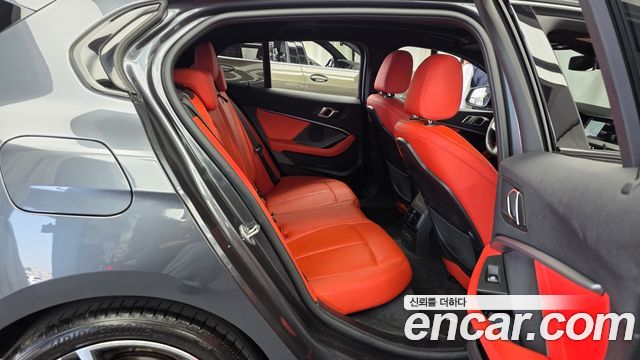 BMW 1-Series 2021 — photo 18