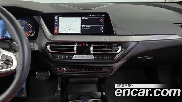 BMW 1-Series 2021 — photo 20