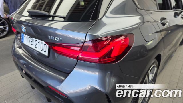 BMW 1-Series 2021 — photo 9