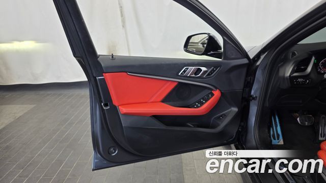 BMW 1-Series 2021 — photo 14