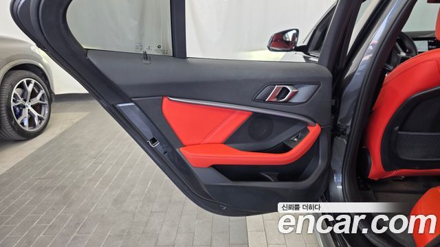 BMW 1-Series 2021 — photo 15