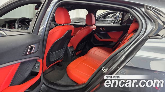 BMW 1-Series 2021 — photo 16