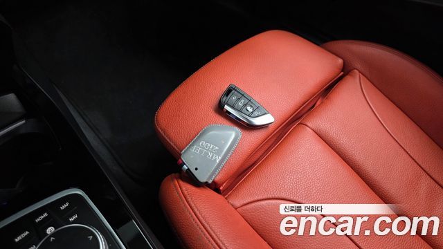 BMW 1-Series 2021 — photo 32