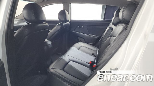Kia Sportage 2012 — photo 11