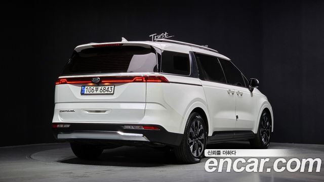 Kia Canival 2021 — photo 2