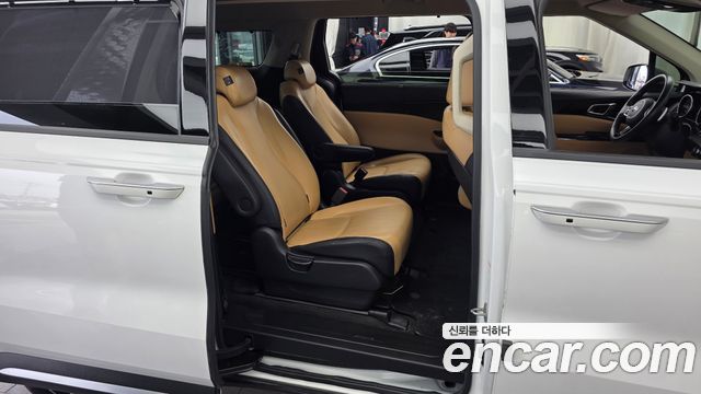 Kia Canival 2021 — photo 18
