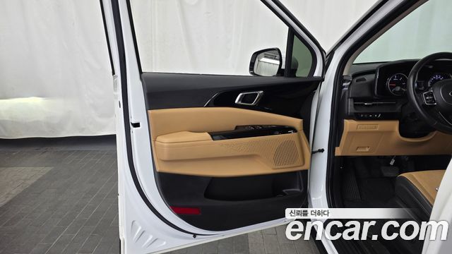 Kia Canival 2021 — photo 14