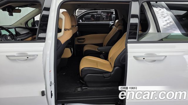 Kia Canival 2021 — photo 16