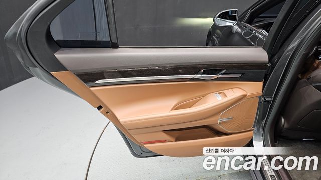 Genesis G90 2019 — photo 15