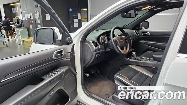 Jeep Cherokee 2018 — photo 13