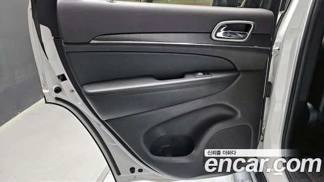 Jeep Cherokee 2018 — photo 15