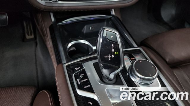 BMW 7-Series 2018 — photo 9