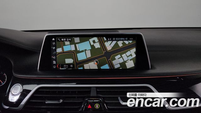 BMW 7-Series 2018 — photo 11