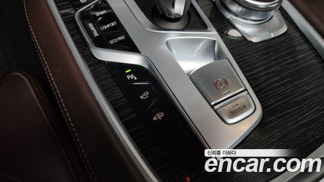 BMW 7-Series 2018 — photo 19