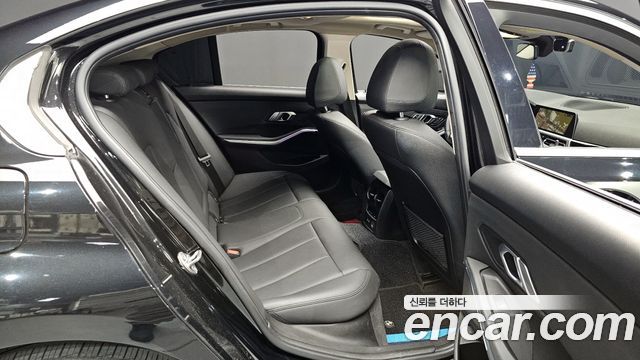 BMW 3-Series 2019 — photo 11