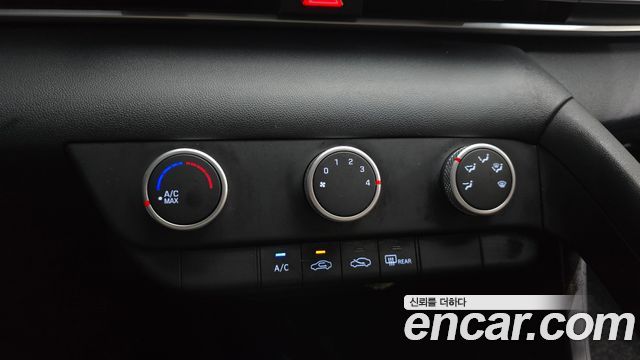 Hyundai AVANTE 2023 — photo 18