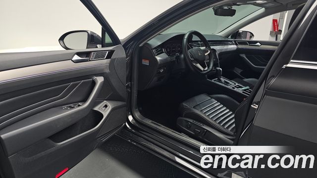 Volkswagen Passat 2022 — photo 13