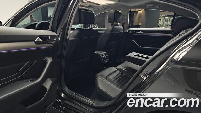 Volkswagen Passat 2022 — photo 17