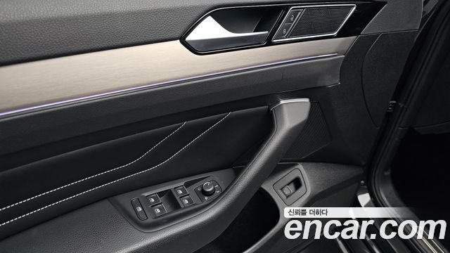 Volkswagen Passat 2022 — photo 24