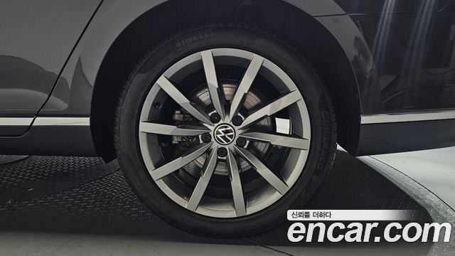 Volkswagen Passat 2022 — photo 7