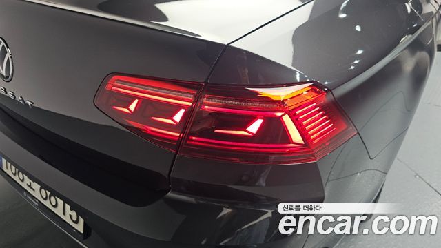 Volkswagen Passat 2022 — photo 9
