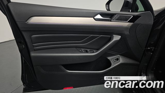 Volkswagen Passat 2022 — photo 14