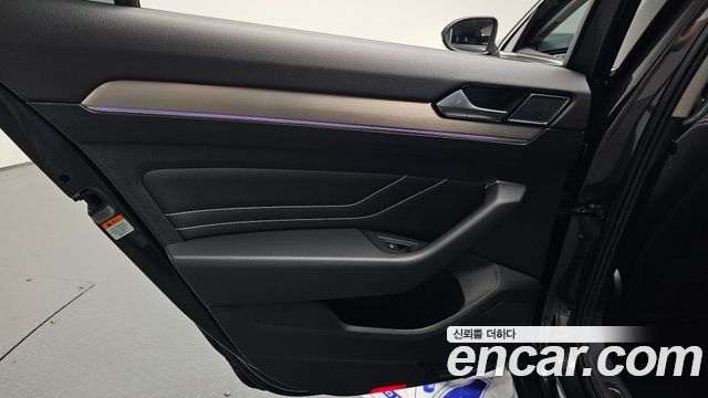 Volkswagen Passat 2022 — photo 15