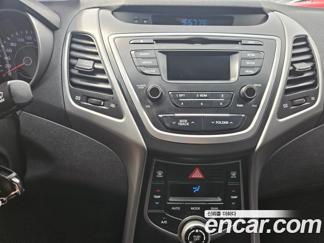 Hyundai AVANTE 2014 — photo 17