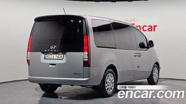 Hyundai Staria 2024 — photo 2