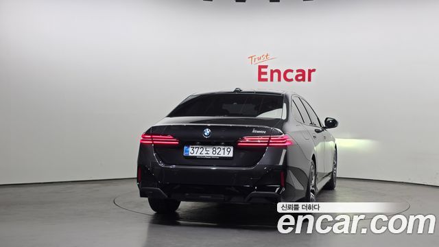 BMW 5-Series 2025 — photo 4