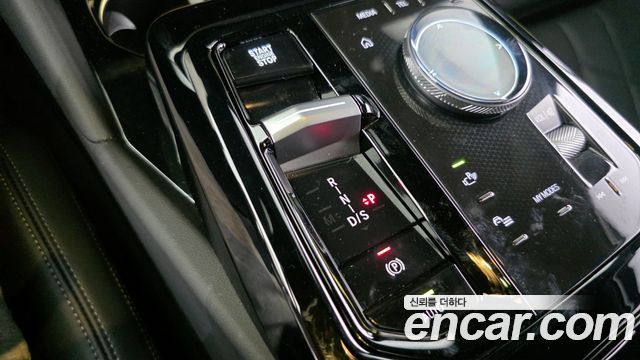 BMW 5-Series 2025 — photo 9