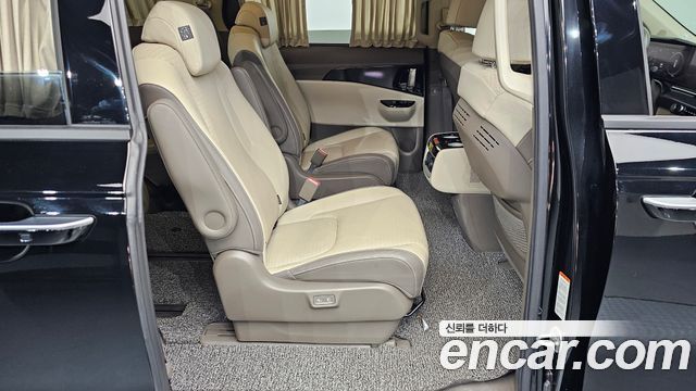 Kia Canival 2021 — photo 17