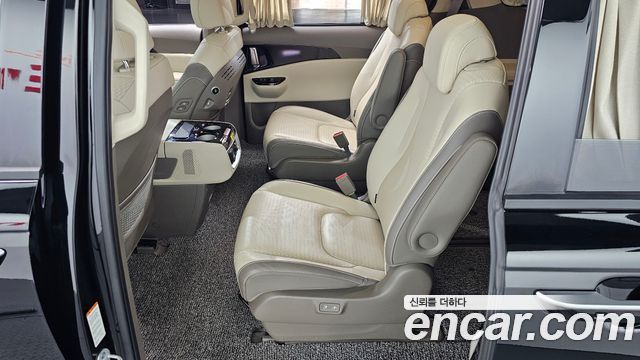 Kia Canival 2021 — photo 18