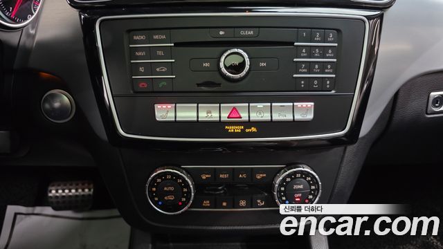 Mercedes-Benz GLE-Class 2017 — photo 17