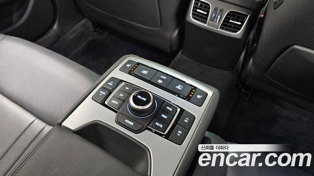 Genesis G80 2019 — photo 26