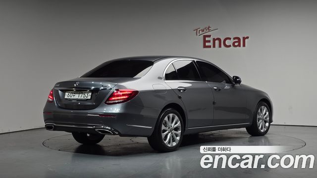 Mercedes-Benz E-Class 2018 — photo 2