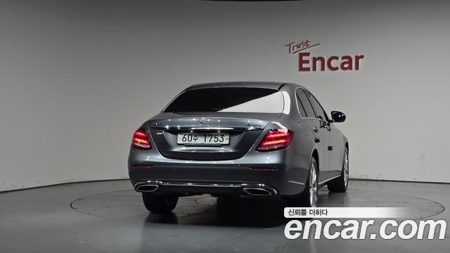 Mercedes-Benz E-Class 2018 — photo 4
