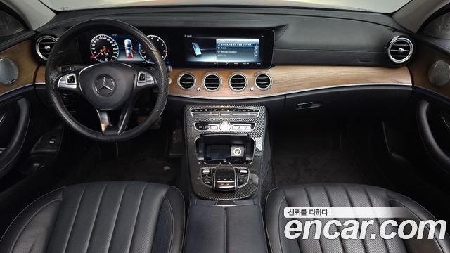 Mercedes-Benz E-Class 2018 — photo 10